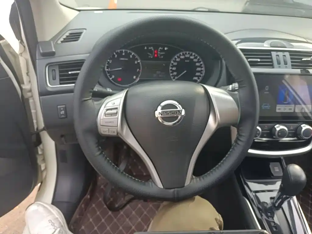Nissan Tiida — миниатюра 11