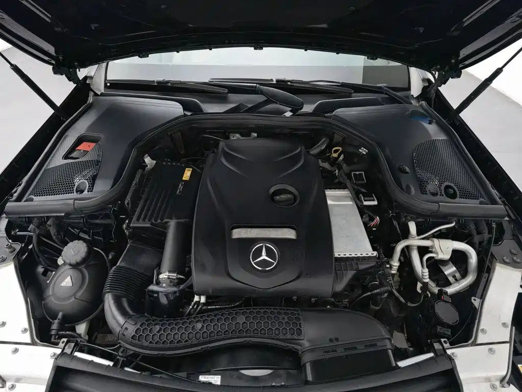 Mercedes-Benz E-Class — миниатюра 6