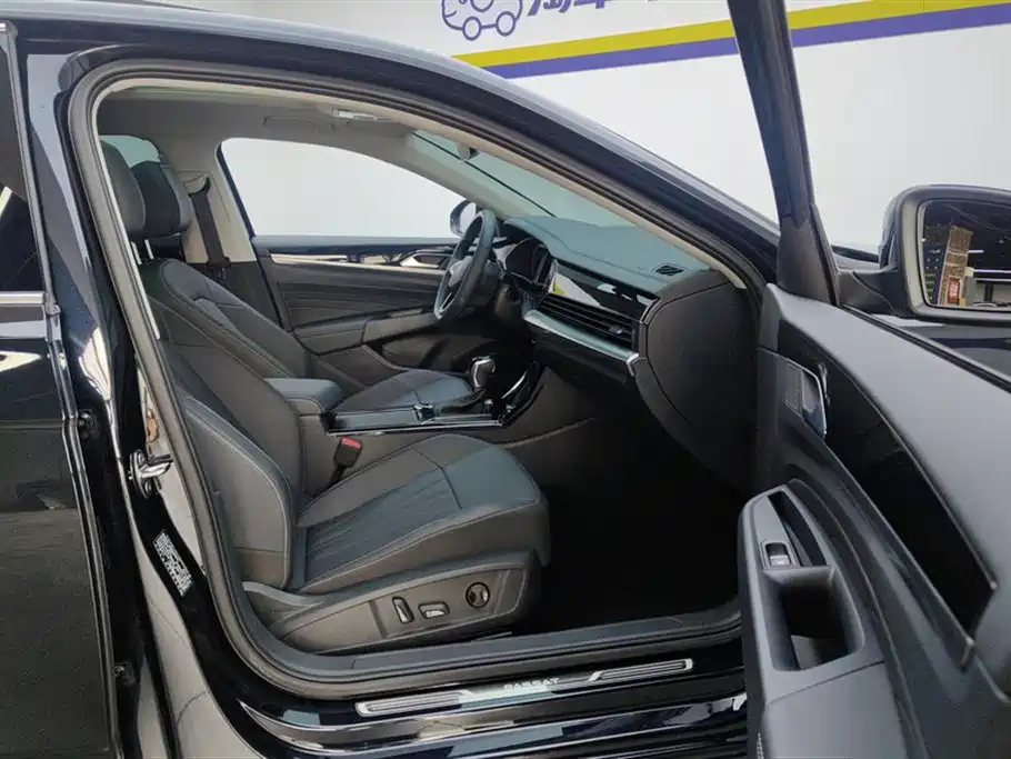 Volkswagen Passat 2025 330TSI Elite
