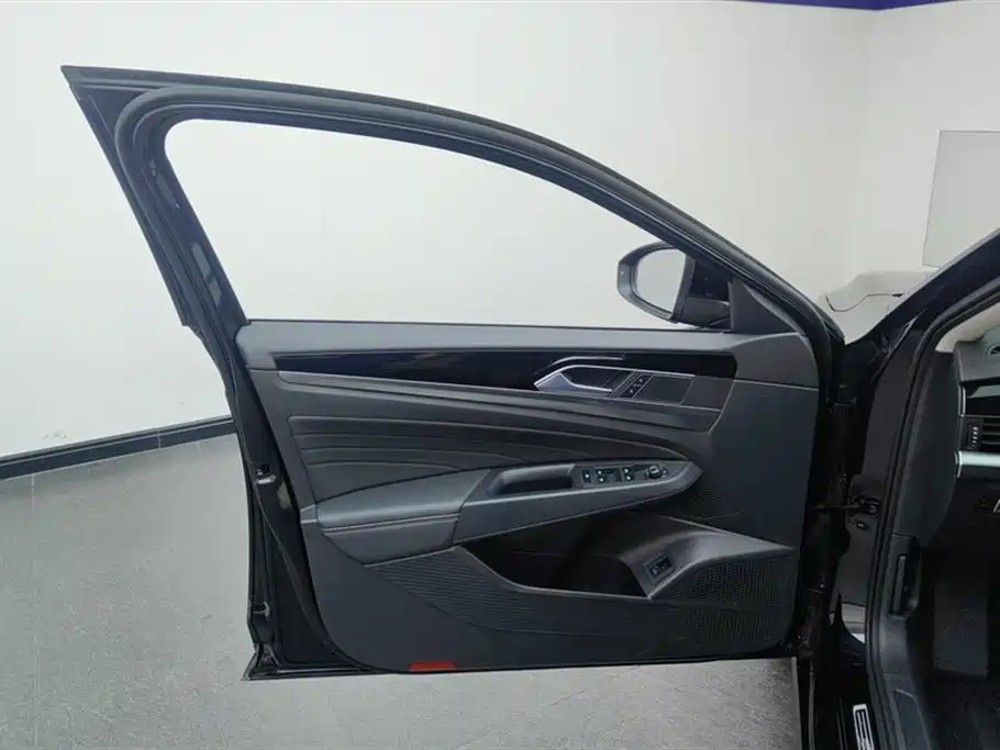 Volkswagen Passat 2025 330TSI Elite
