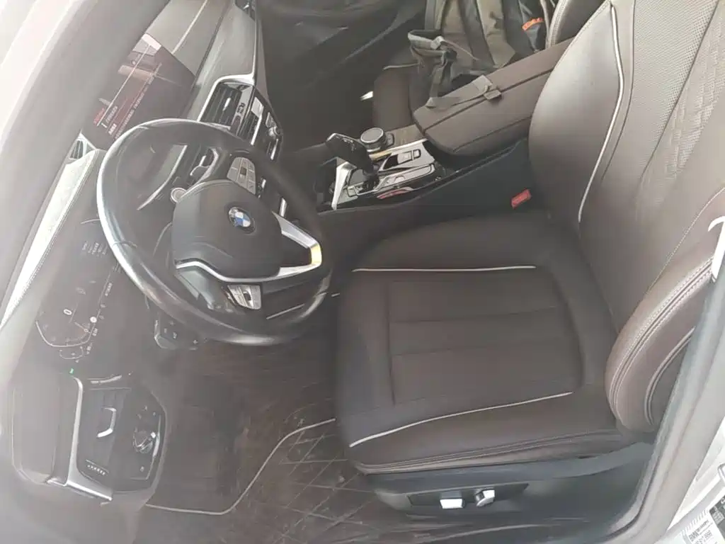 BMW 5 Series — миниатюра 15