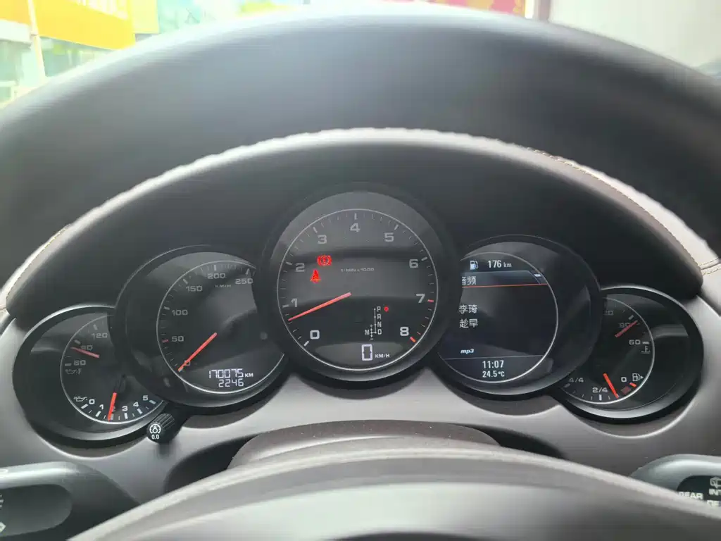 Porsche Cayenne — миниатюра 15