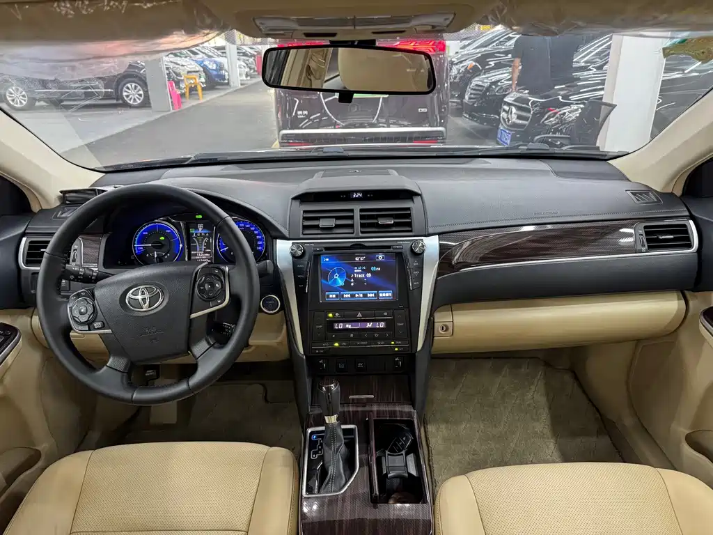Toyota Camry — миниатюра 12