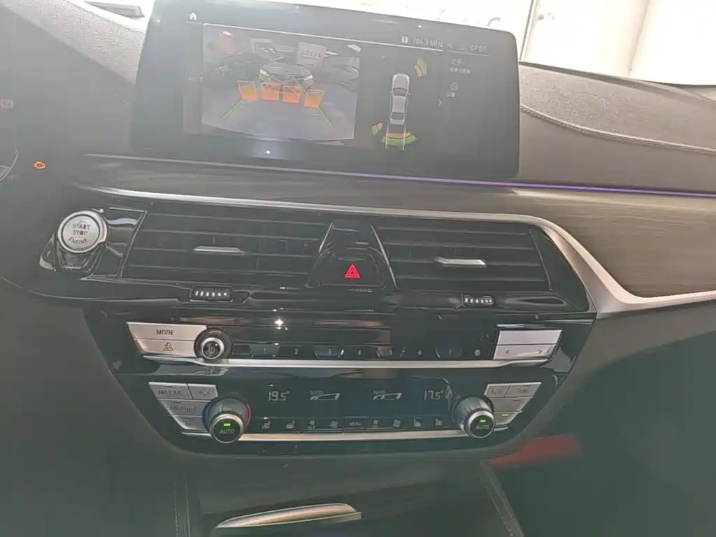 BMW 5 Series — миниатюра 13