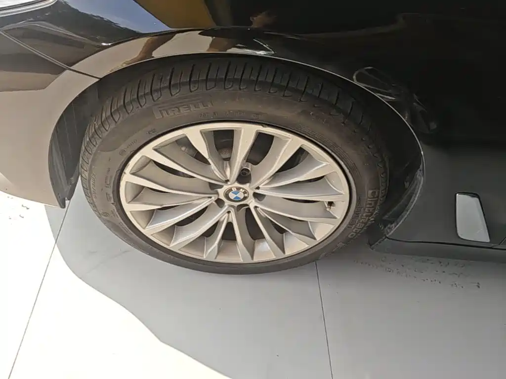 BMW 5 Series — миниатюра 23