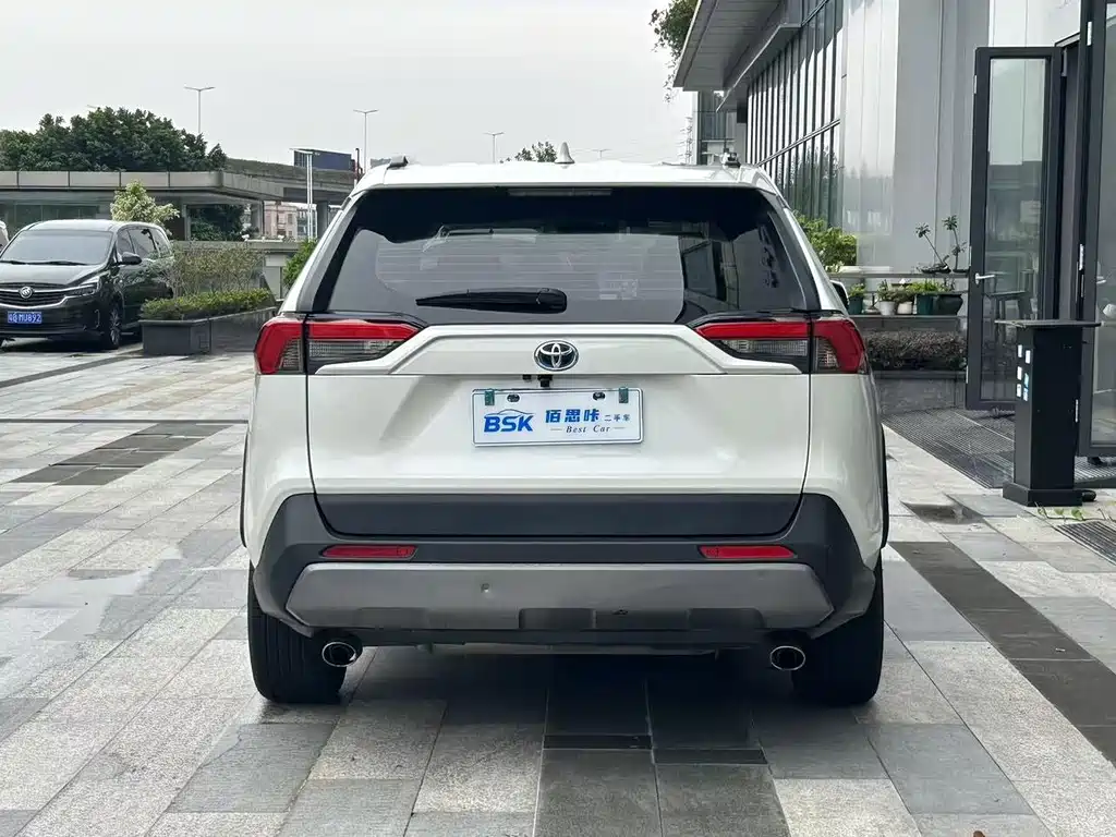 Toyota RAV4 — миниатюра 4