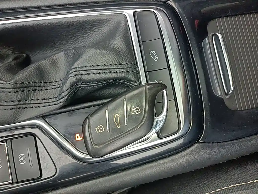 Roewe RX3 — миниатюра 9