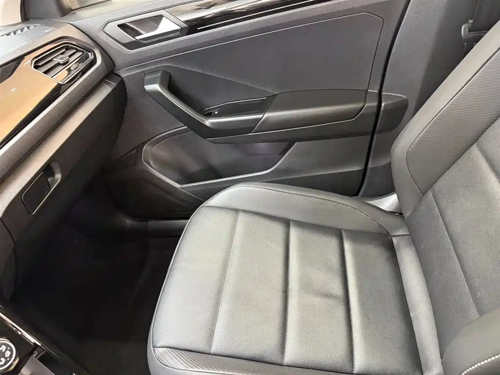 VOLKSWAGEN T ROC EXPLORING SONGS