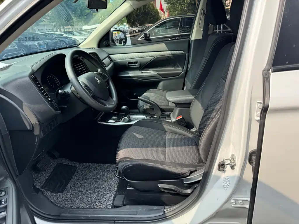 Mitsubishi Outlander — миниатюра 4