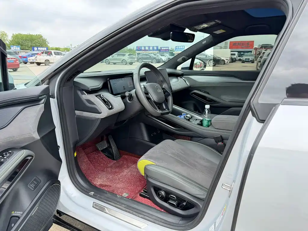 BYD L EV — миниатюра 4