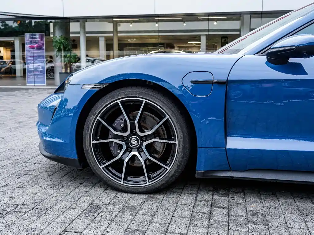 Porsche Taycan — миниатюра 8