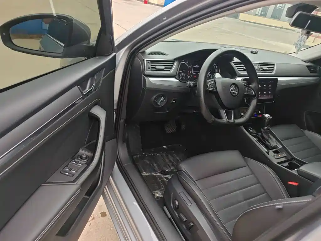 Skoda Superb — миниатюра 16