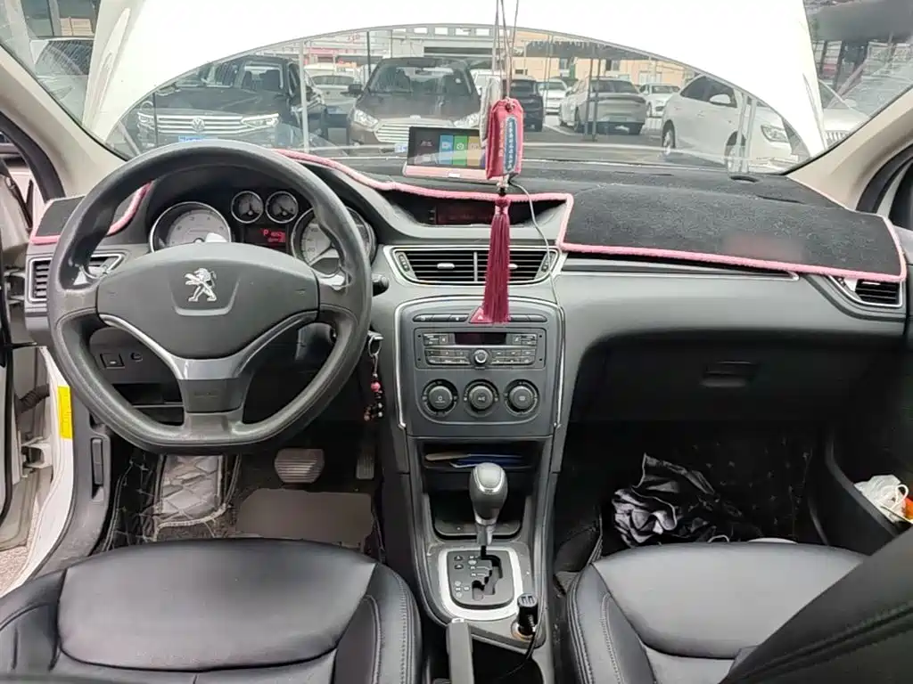 Peugeot 308 — миниатюра 10