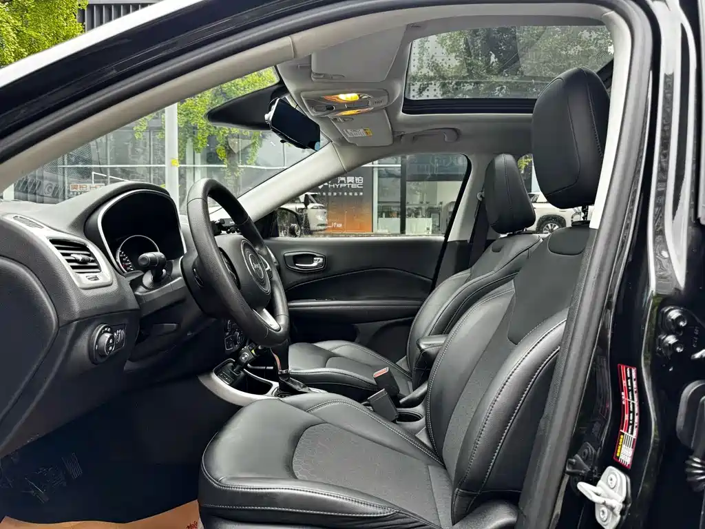 Jeep Compass — миниатюра 5