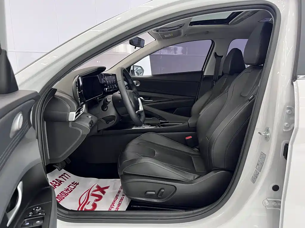 Hyundai Elantra — миниатюра 7