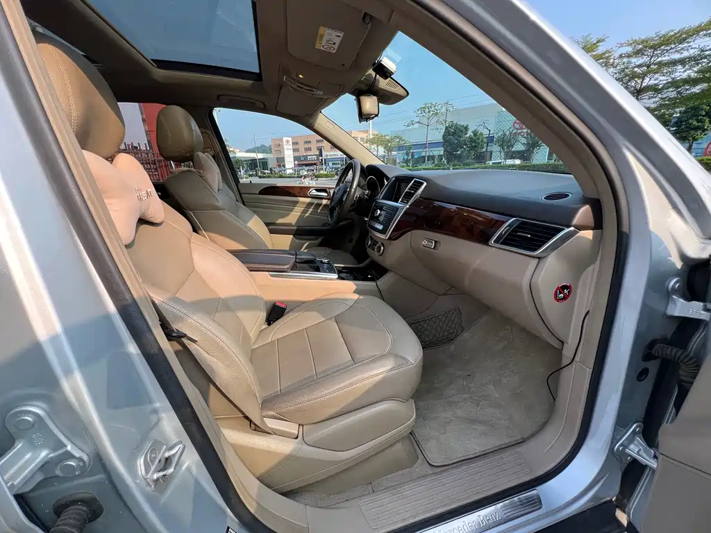 Mercedes-Benz M-Class — миниатюра 10