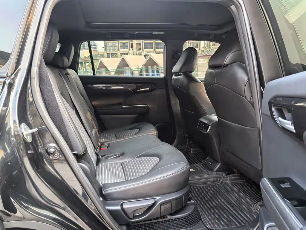 Toyota Crown Kluger — миниатюра 11