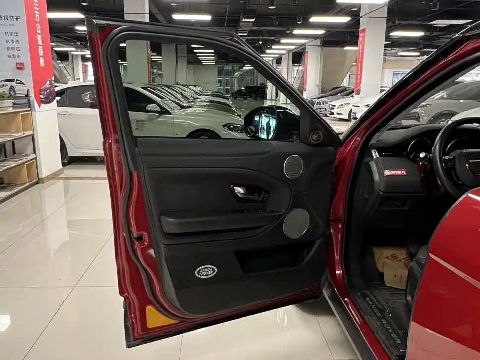 Land Rover Evoque — миниатюра 13