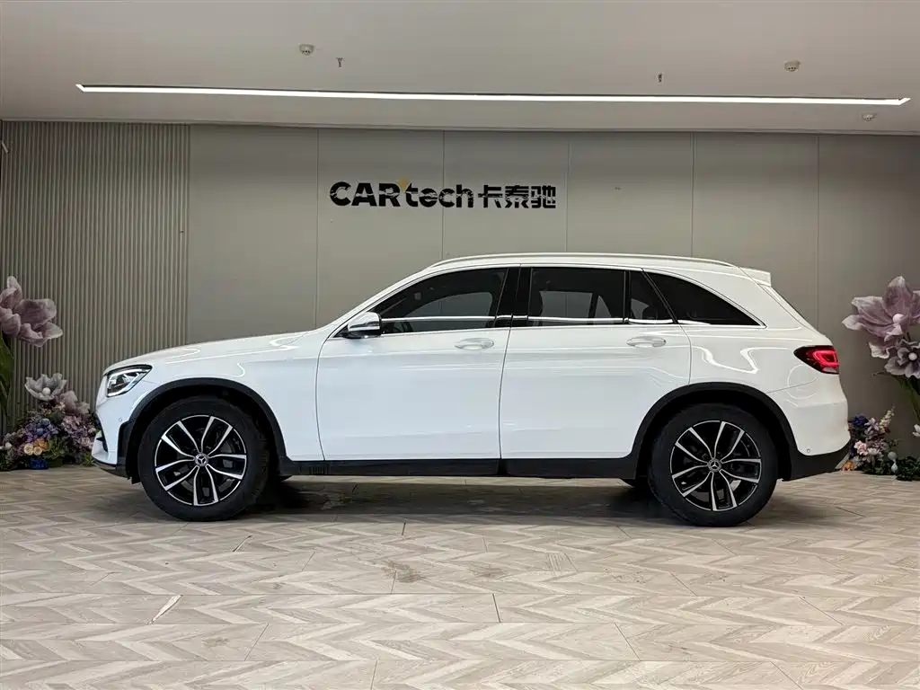 MERCEDES-BENZ GLC
