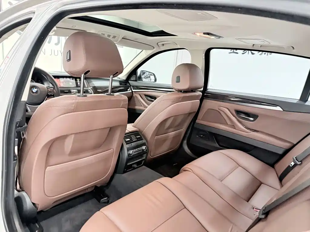 BMW 5 Series — миниатюра 11