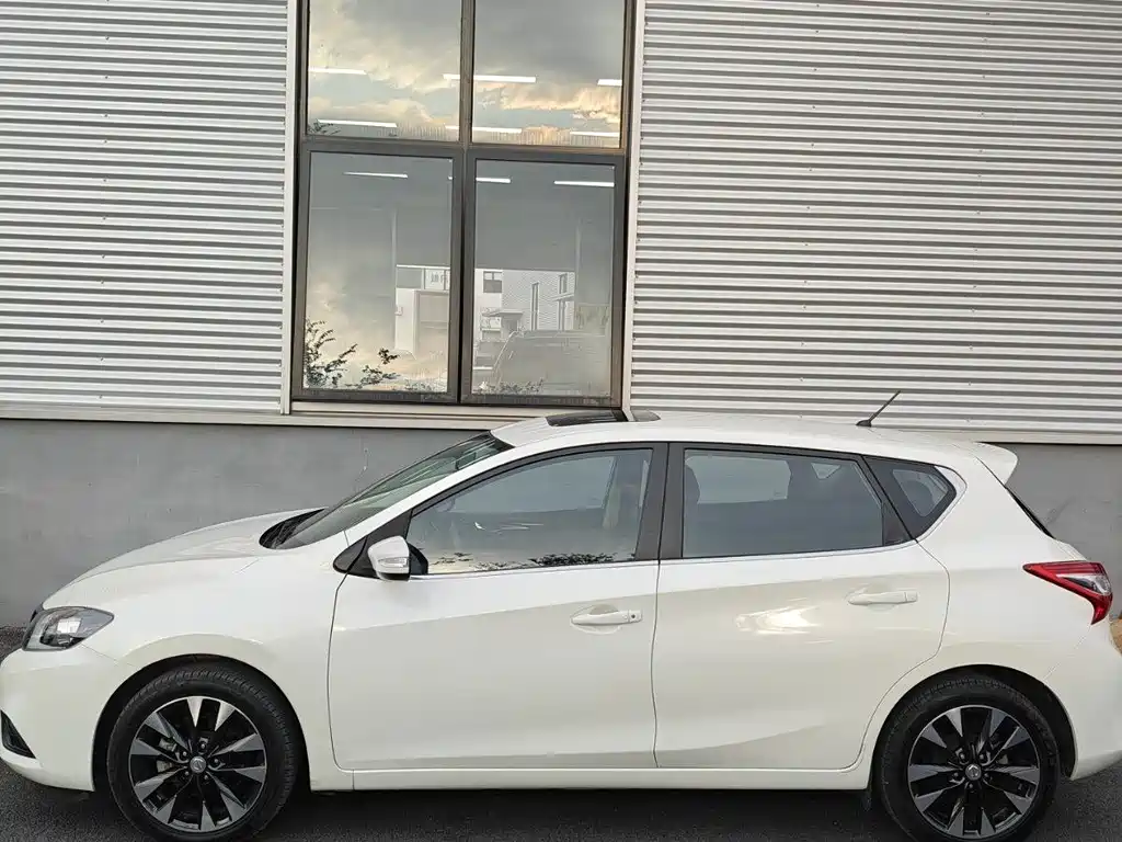Nissan Tiida — миниатюра 3