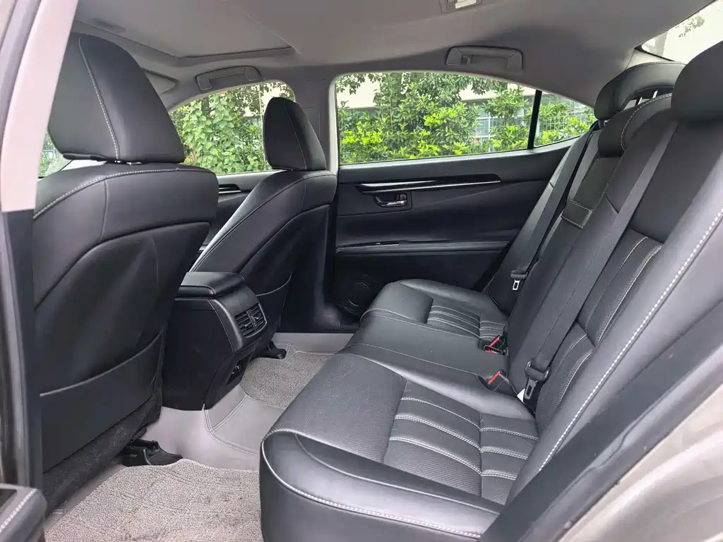 Lexus ES — миниатюра 4