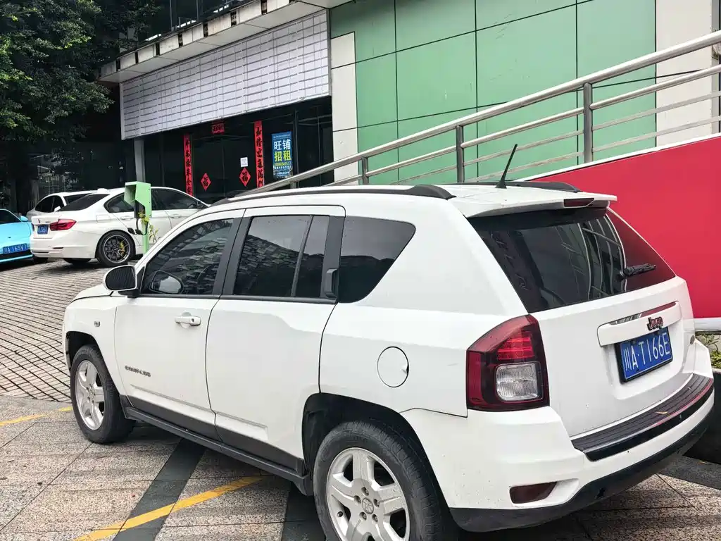 Jeep Compass (Import) — миниатюра 2