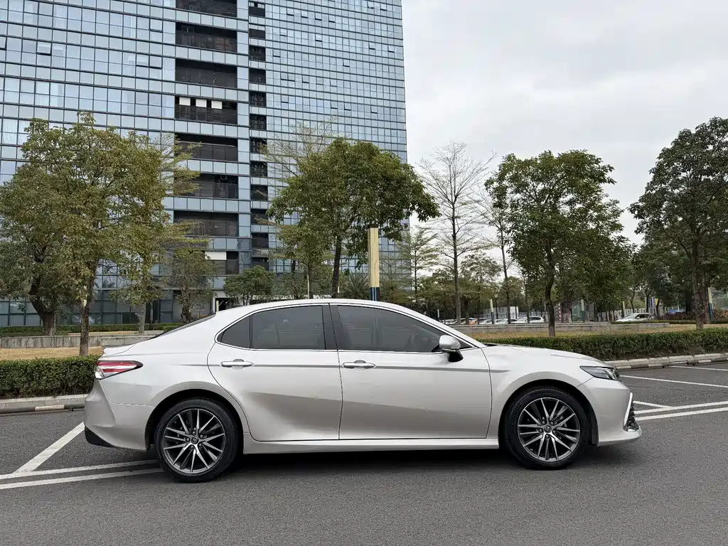 TOYOTA CAMRY