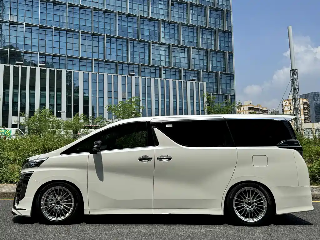 Toyota Vellfire — миниатюра 3