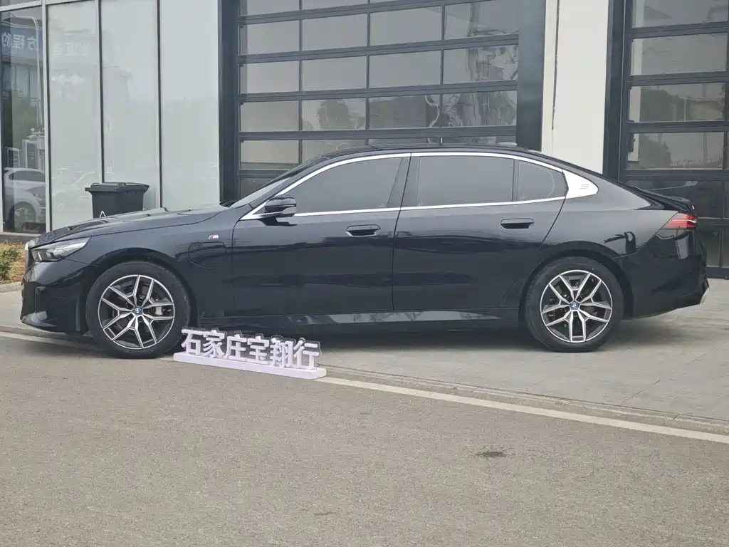 BMW i5 — миниатюра 4