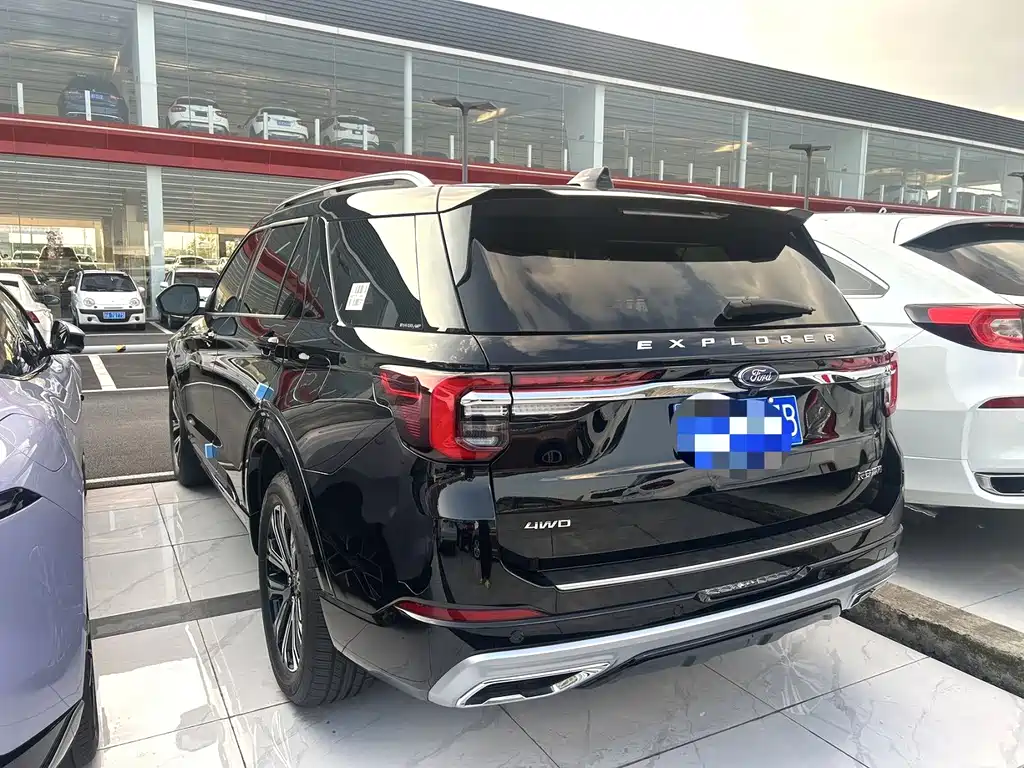 Ford Explorer — миниатюра 12