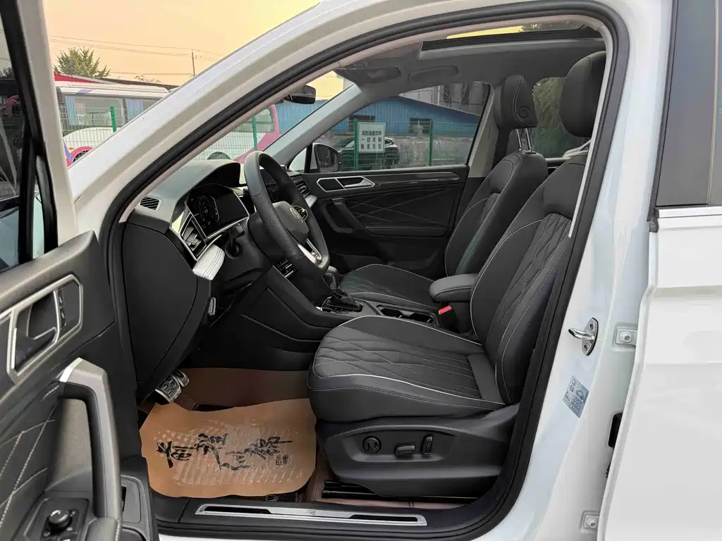 Volkswagen Tiguan L — миниатюра 14