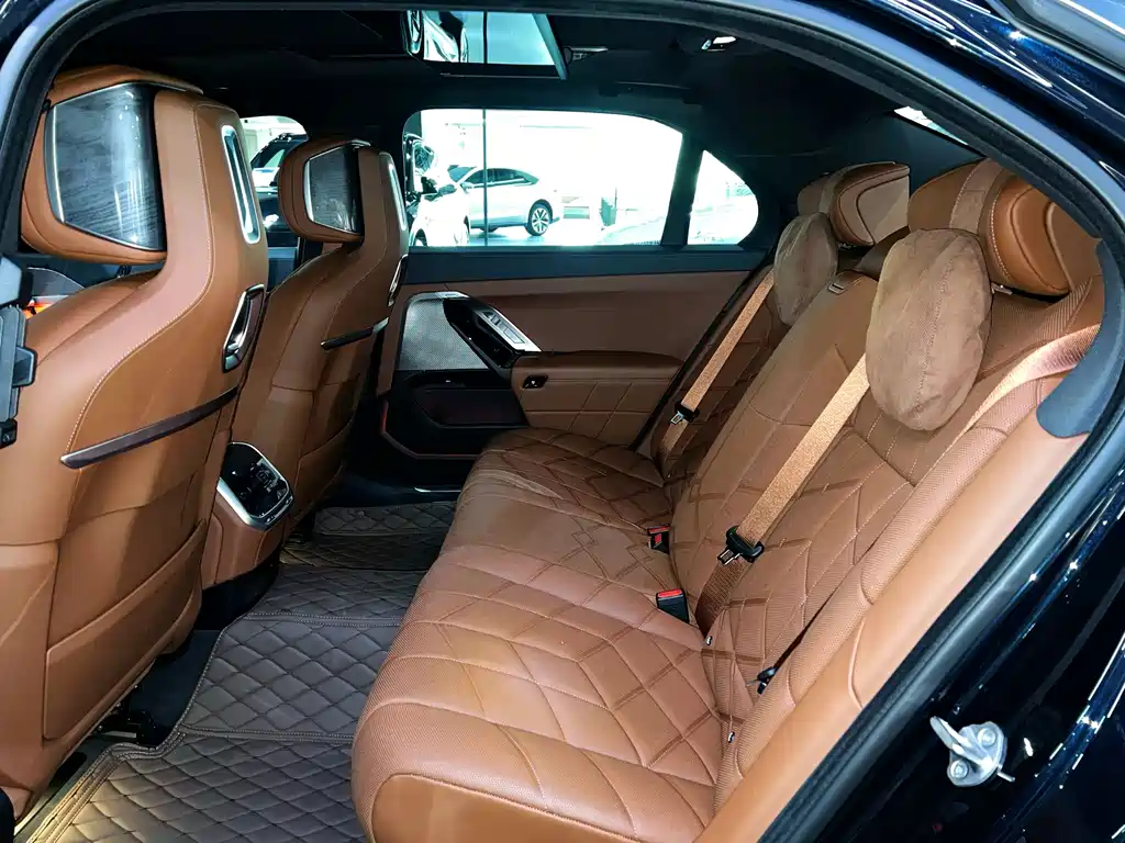 BMW i7 — миниатюра 15