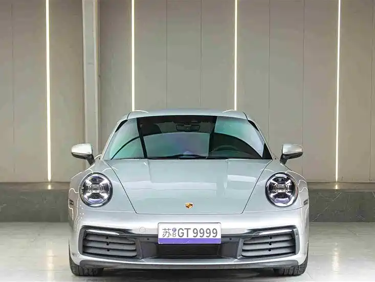 PORSCHE 911