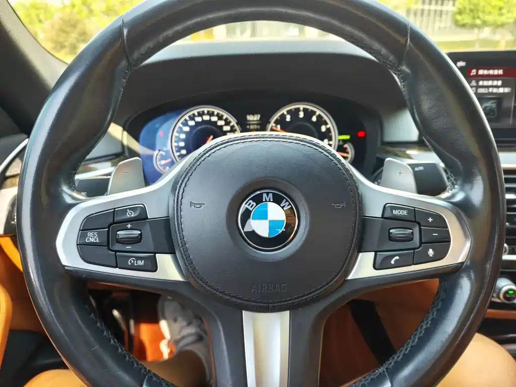BMW 5 Series — миниатюра 10