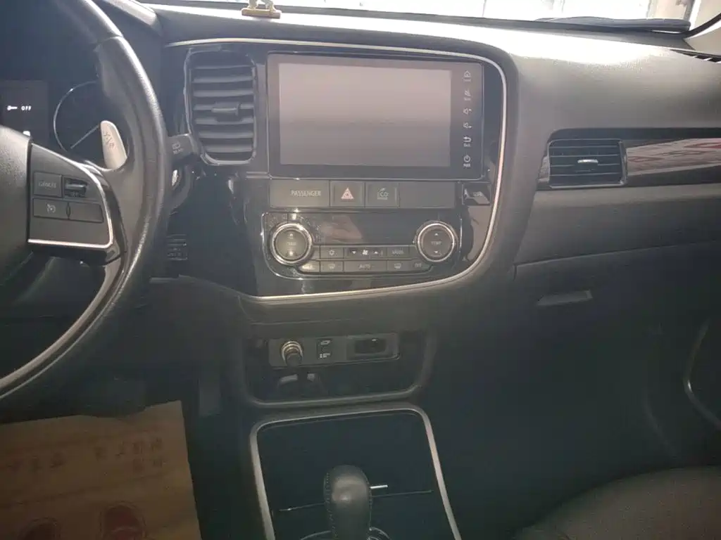 Mitsubishi Outlander — миниатюра 13