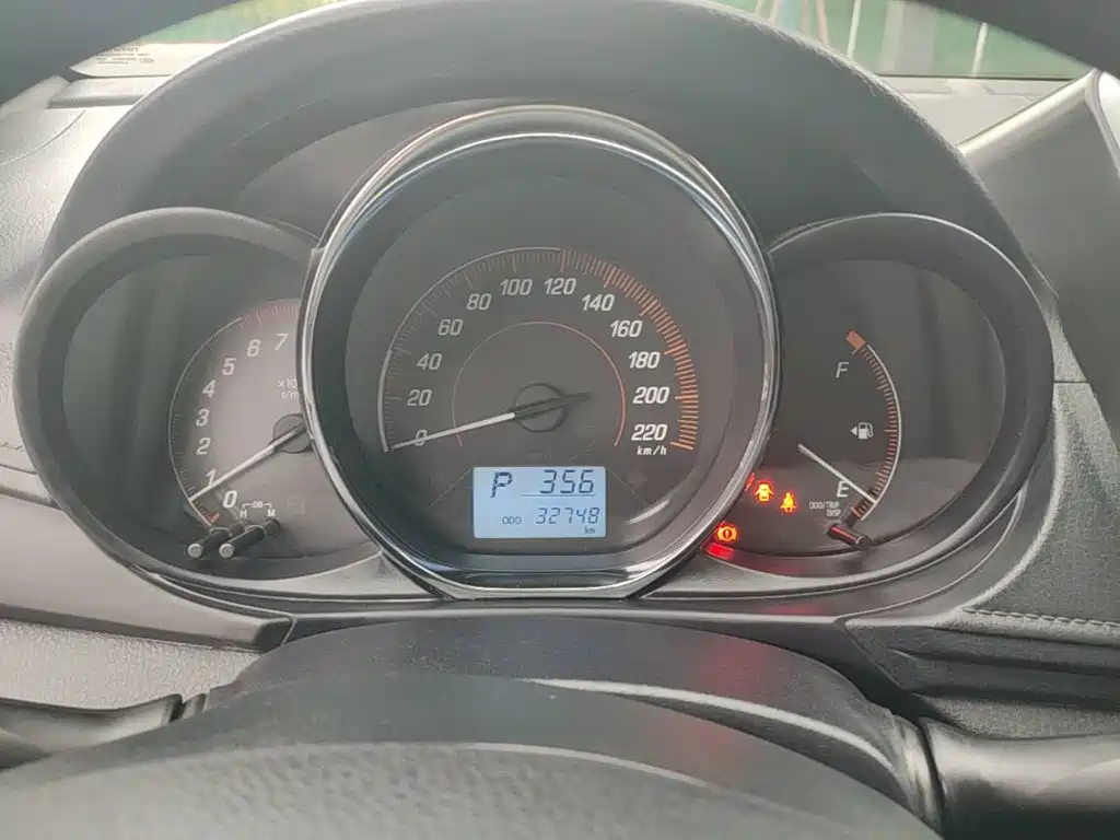Toyota Yaris L — миниатюра 12