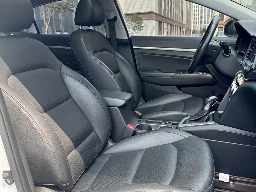 Hyundai Elantra — миниатюра 13