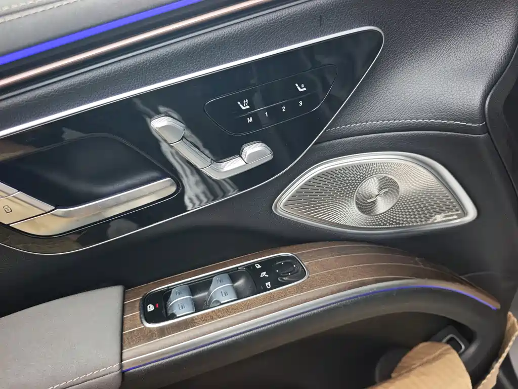 Mercedes-Benz EQS SUV — миниатюра 13