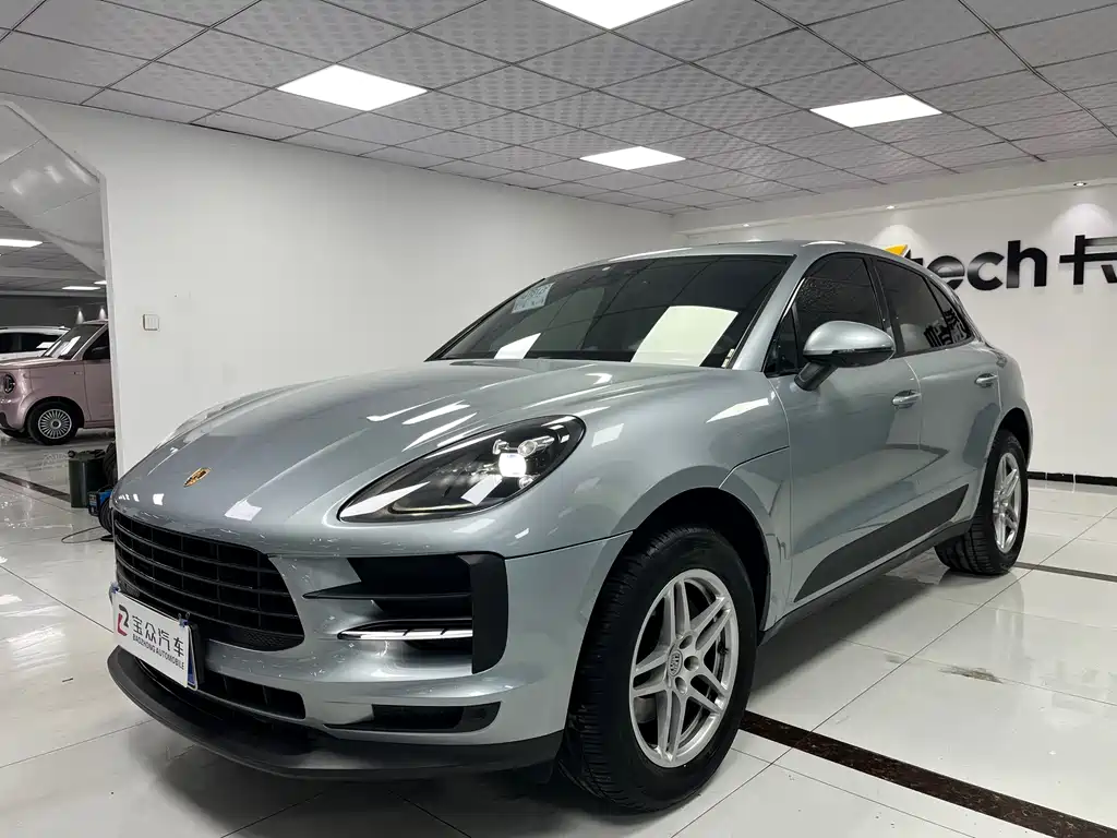 PORSCHE MACAN