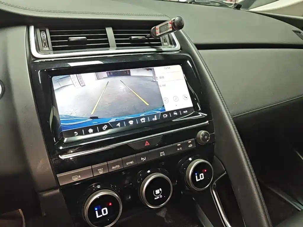 Jaguar E-PACE — миниатюра 13
