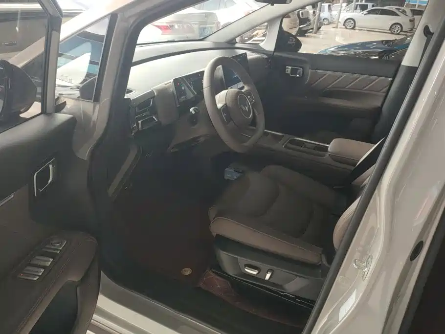 Wuling 730 2025 125km Luxury