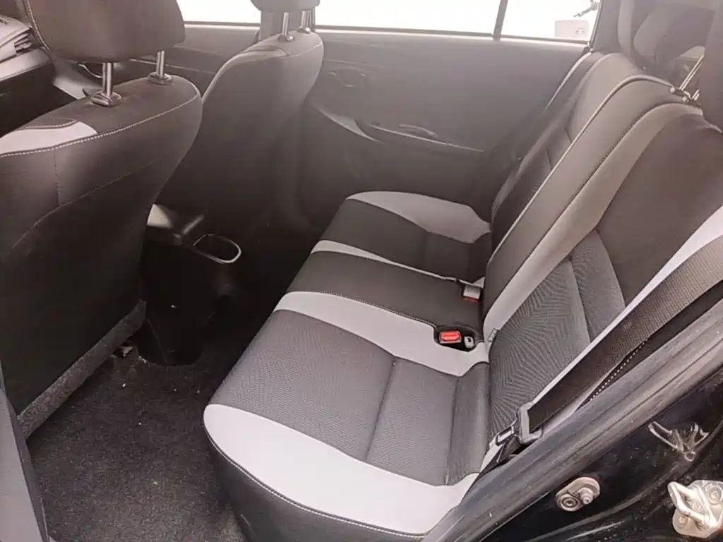 Toyota Yaris L — миниатюра 17