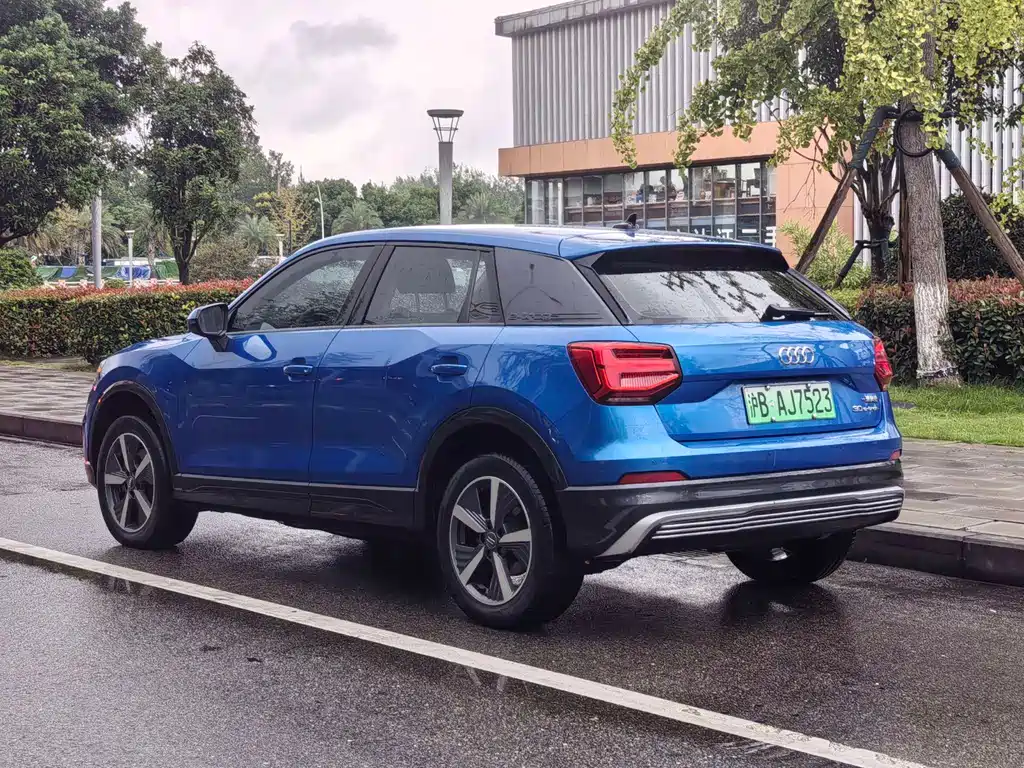 Audi Q2L e-tron — миниатюра 6