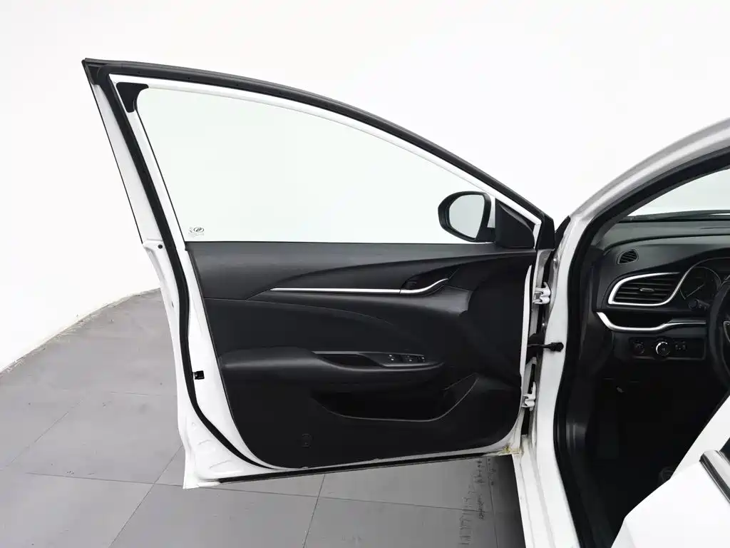 Buick Excelle — миниатюра 8