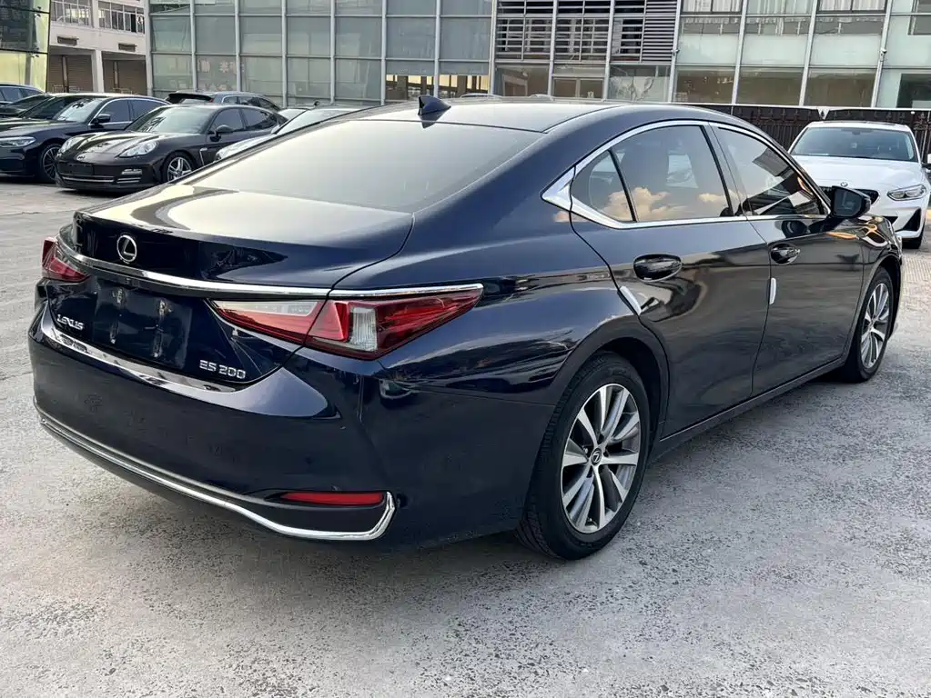Lexus ES — миниатюра 12