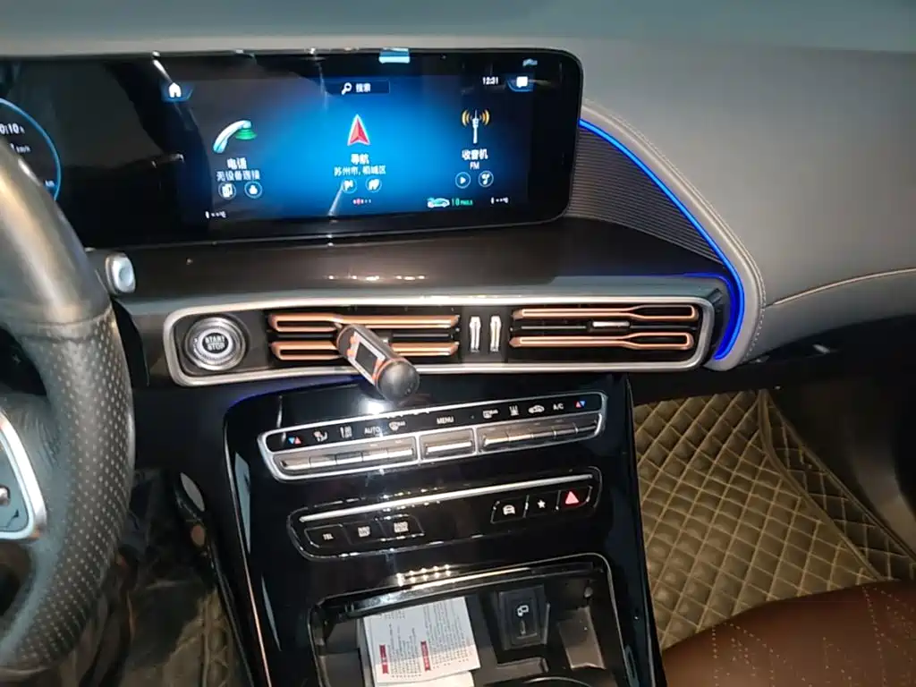 Mercedes-Benz EQC — миниатюра 13