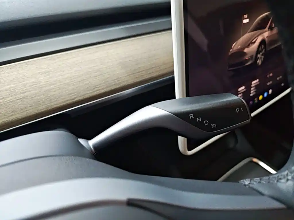 Tesla Model Y — миниатюра 14