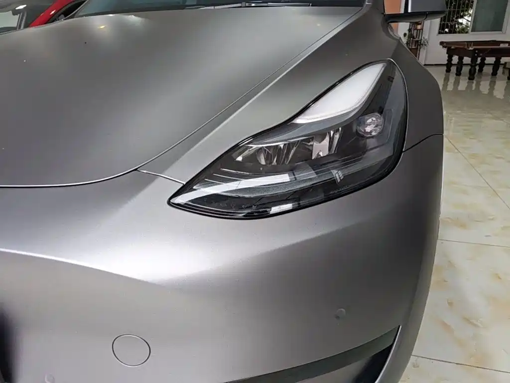 Tesla Model Y — миниатюра 24