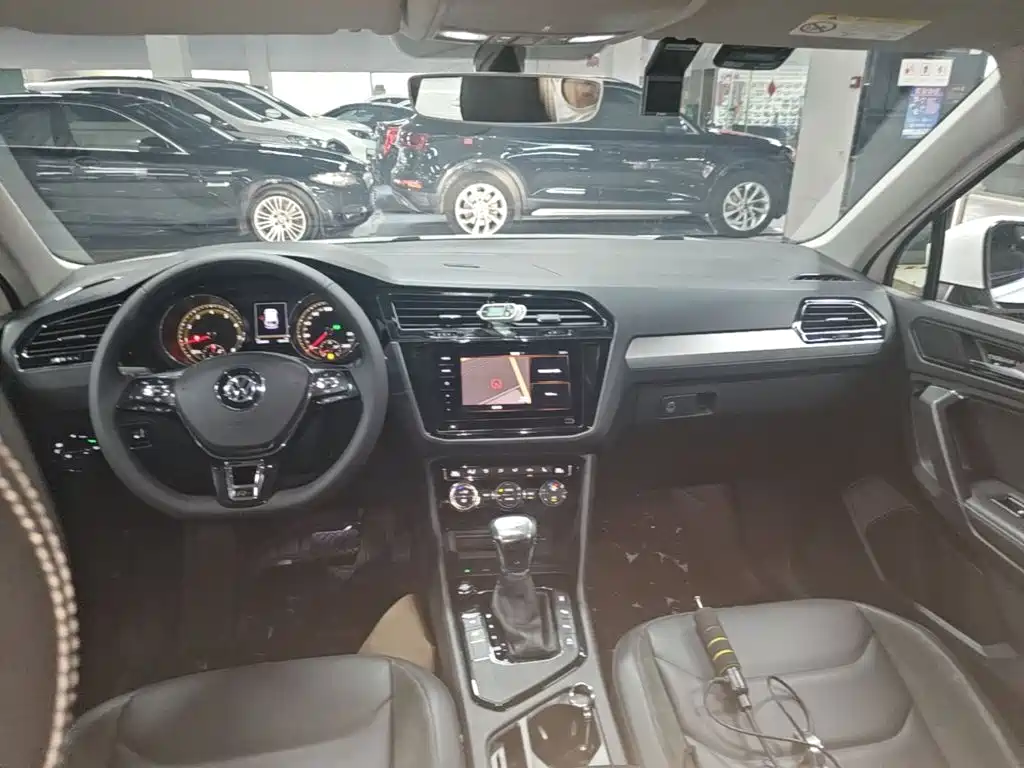 Volkswagen Tiguan L — миниатюра 10